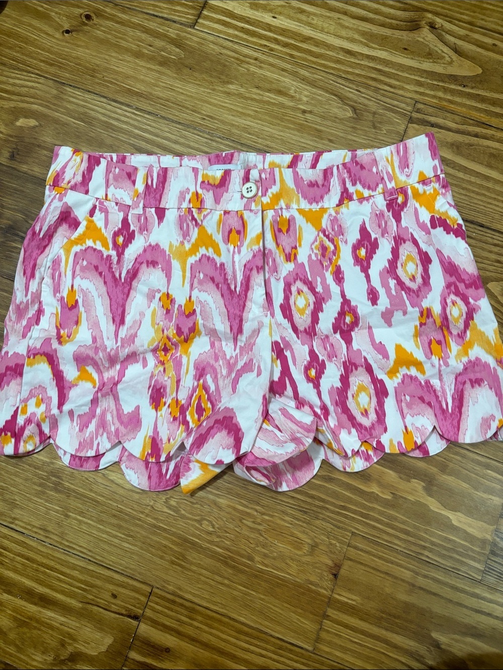 Crown & Ivy Size 14 Shelby Shorts in White, Pink, and Orange Design